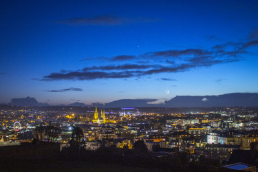 crescent moon, jupiter, saturn, bells field, st fin barrs cathedral, cork, ireland, patricks hill